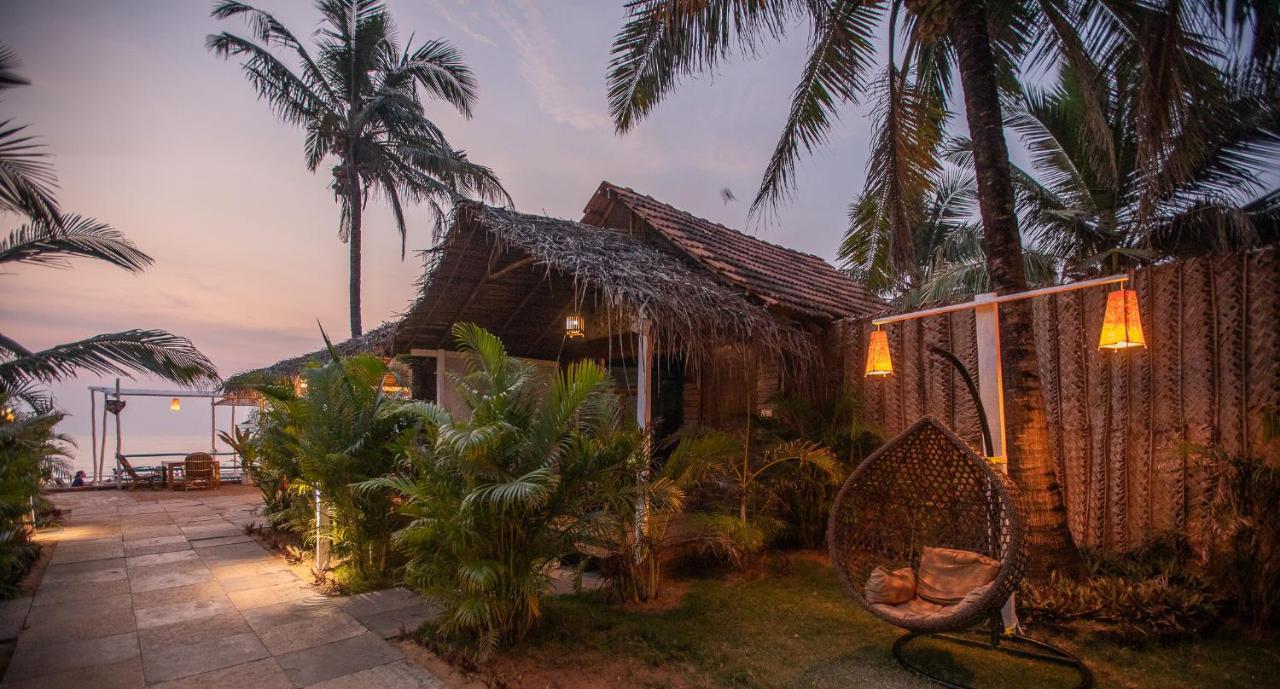 Agonda Shell Beach Resort คานาโคนา ภายนอก รูปภาพ